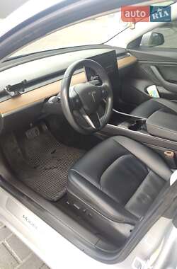 Седан Tesla Model 3 2017 в 