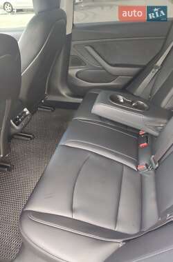 Седан Tesla Model 3 2017 в 