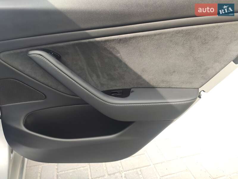 Седан Tesla Model 3 2017 в Ивано-Франковске