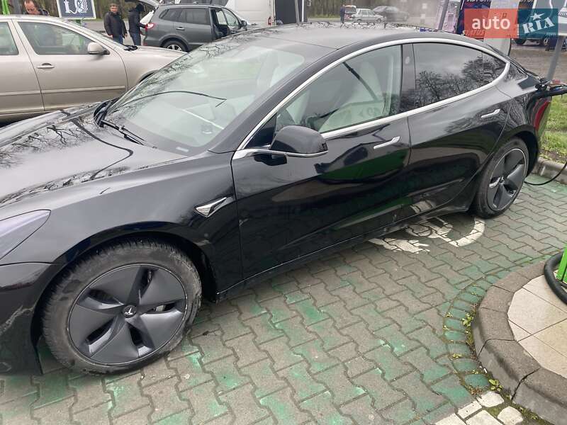 Седан Tesla Model 3 2019 в Киеве