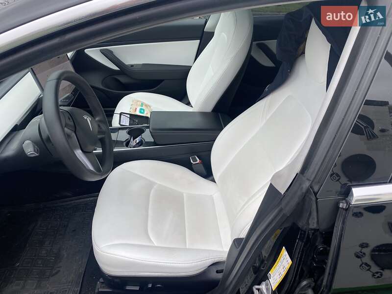 Седан Tesla Model 3 2019 в Киеве