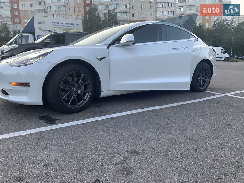 Седан Tesla Model 3 2019 в Білій Церкві