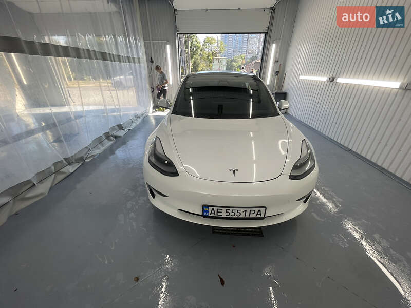 Седан Tesla Model 3 2021 в Дніпрі