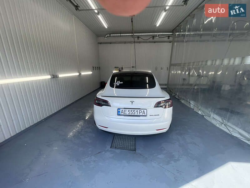 Седан Tesla Model 3 2021 в Днепре