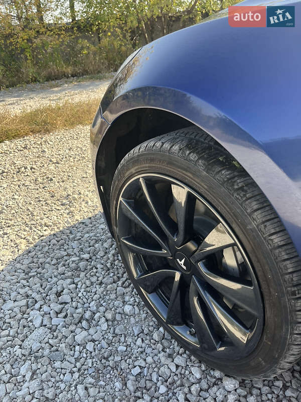 Седан Tesla Model 3 2018 в Днепре