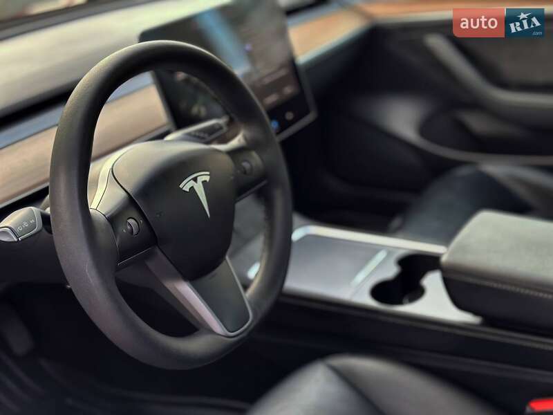 Седан Tesla Model 3 2022 в Киеве