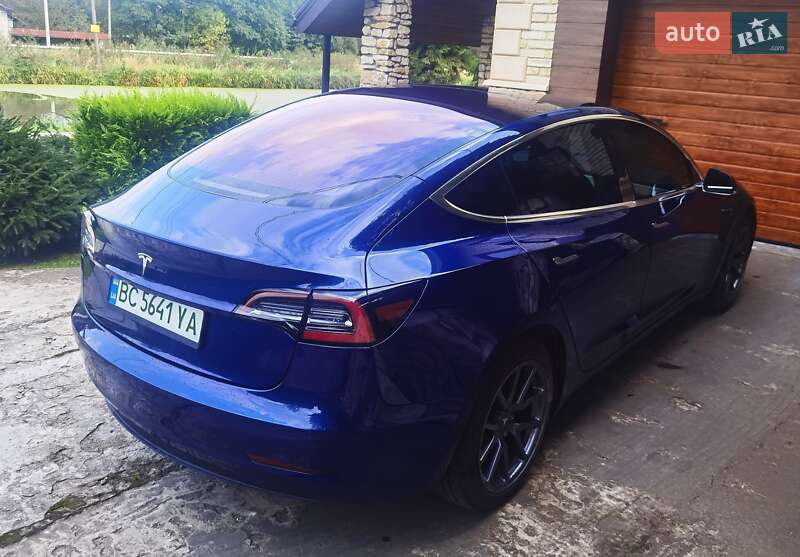 Седан Tesla Model 3 2018 в Львове