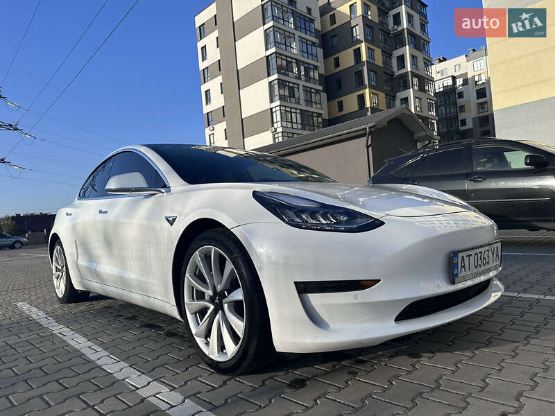 Седан Tesla Model 3 2019 в Івано-Франківську