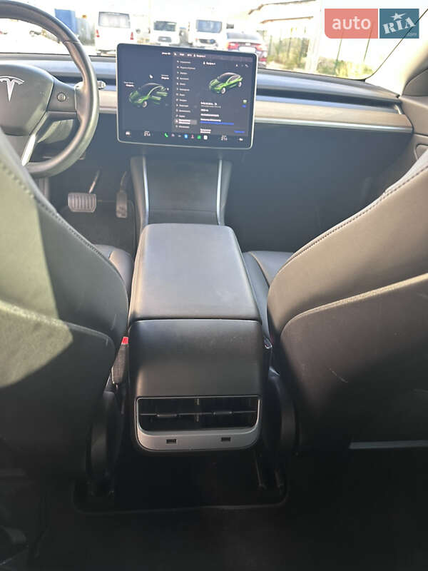 Седан Tesla Model 3 2019 в Івано-Франківську