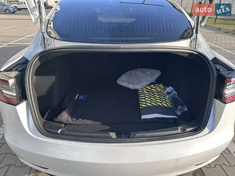 Седан Tesla Model 3 2019 в Івано-Франківську