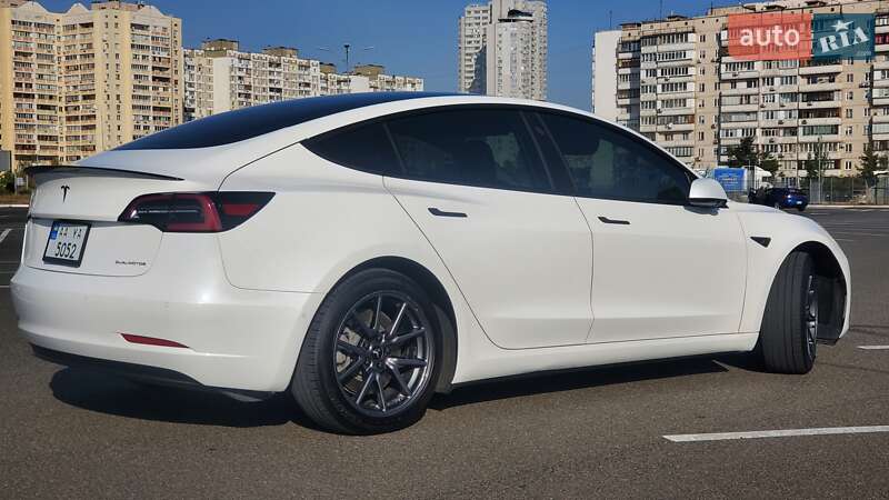 Седан Tesla Model 3 2019 в Киеве