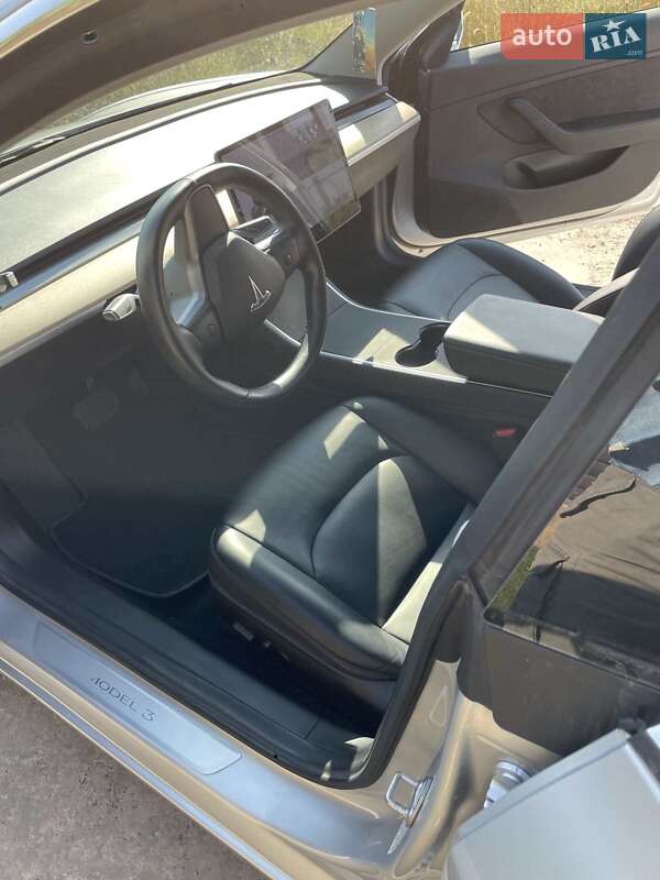 Седан Tesla Model 3 2018 в Києві