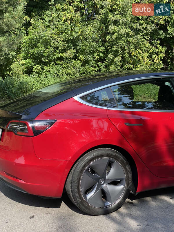 Седан Tesla Model 3 2018 в Ровно
