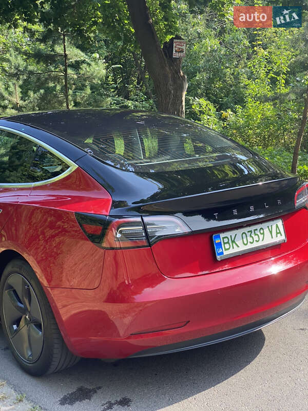 Седан Tesla Model 3 2018 в Ровно