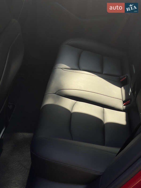 Седан Tesla Model 3 2018 в Ровно
