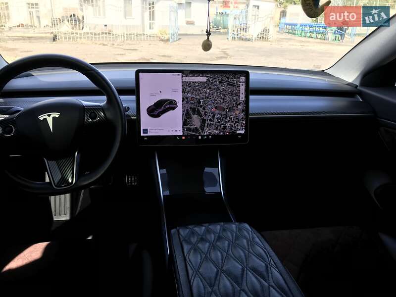 Седан Tesla Model 3 2018 в Одесі