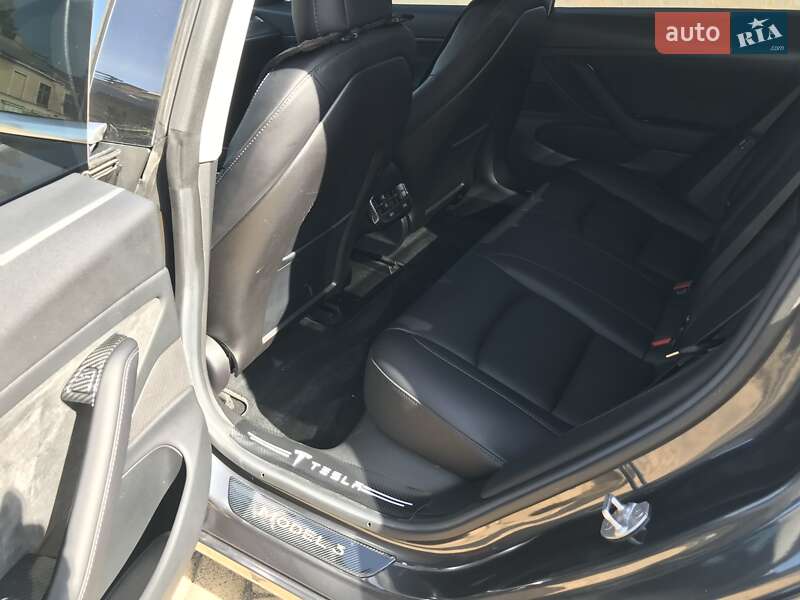 Седан Tesla Model 3 2018 в Одесі