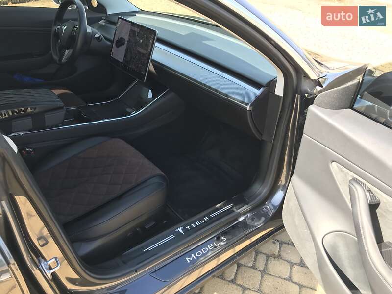 Седан Tesla Model 3 2018 в Одесі