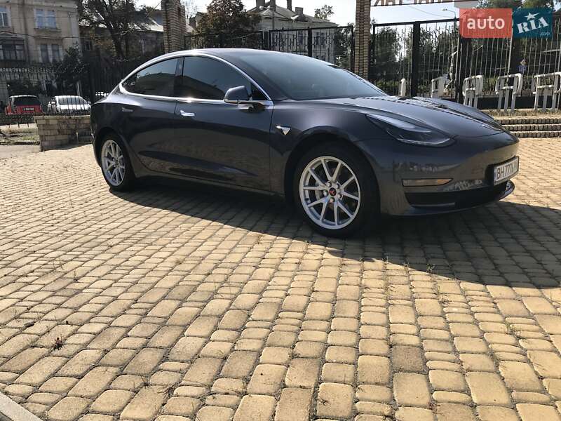 Седан Tesla Model 3 2018 в Одесі