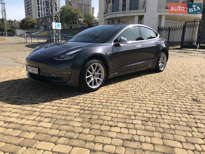 Седан Tesla Model 3 2018 в Одесі