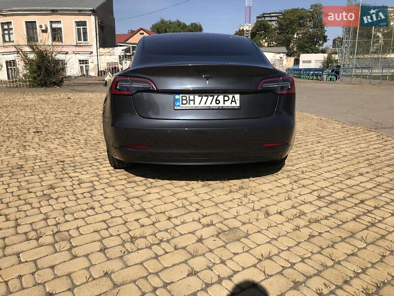 Седан Tesla Model 3 2018 в Одесі