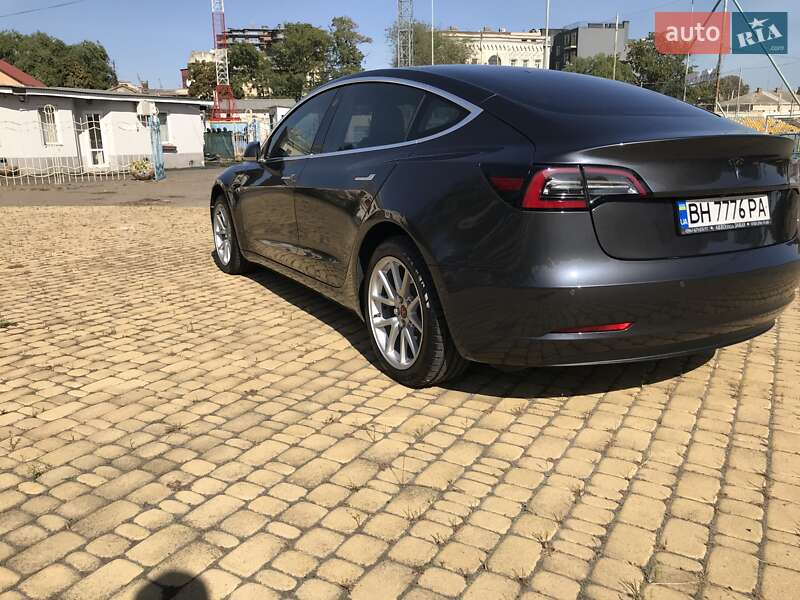Седан Tesla Model 3 2018 в Одесі