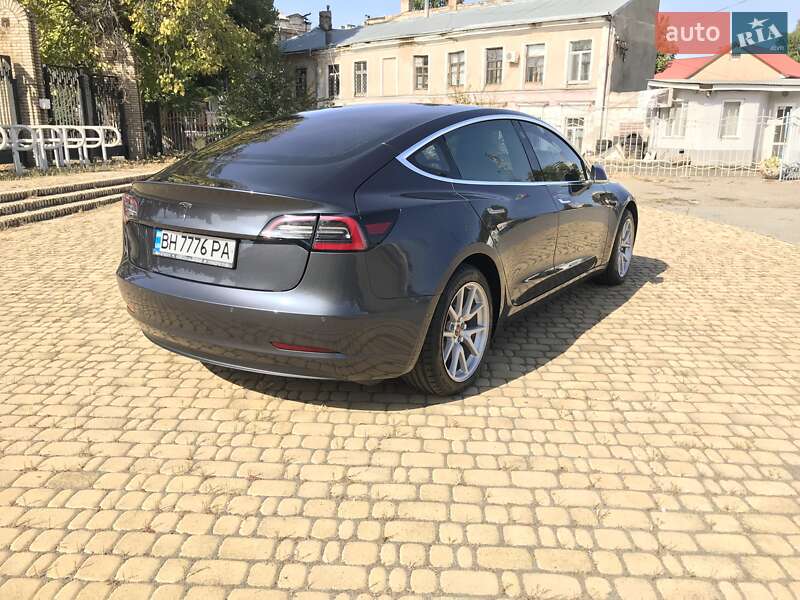 Седан Tesla Model 3 2018 в Одесі