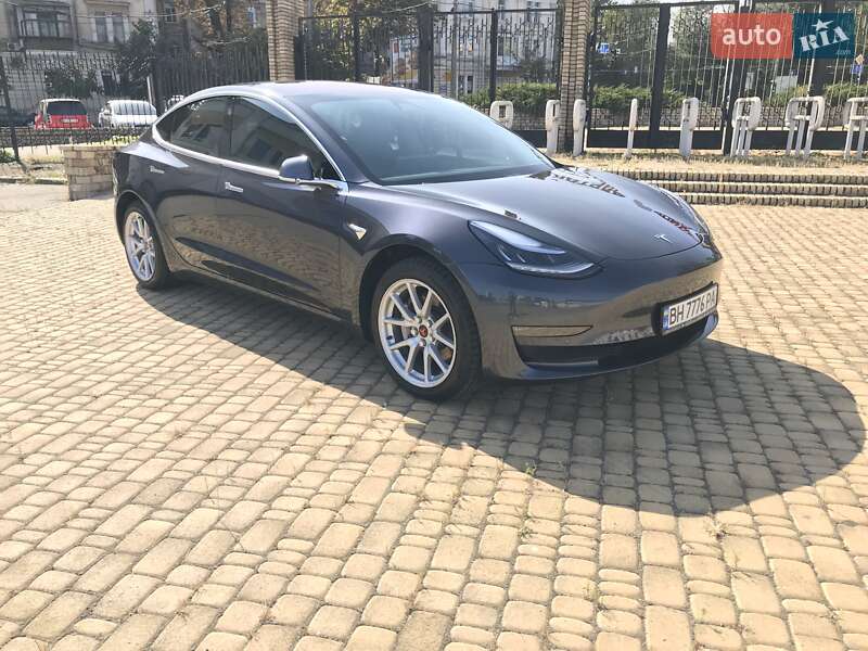 Седан Tesla Model 3 2018 в Одесі