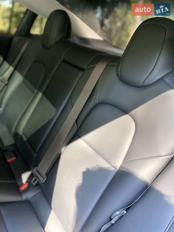 Седан Tesla Model 3 2018 в Харкові