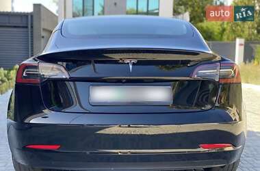 Седан Tesla Model 3 2021 в Киеве