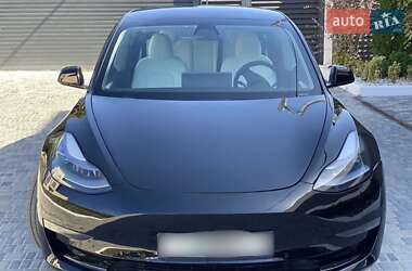 Седан Tesla Model 3 2021 в Киеве