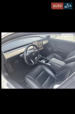 Седан Tesla Model 3 2019 в 