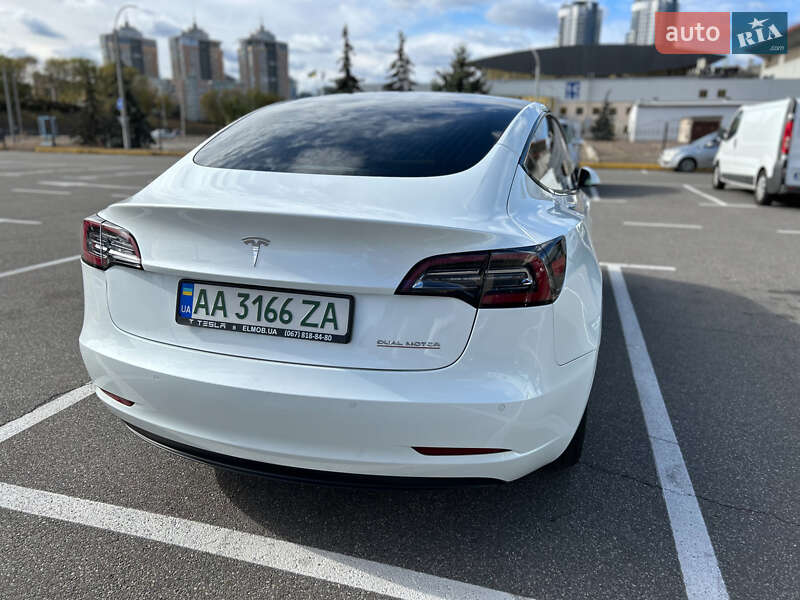 Седан Tesla Model 3 2019 в Киеве