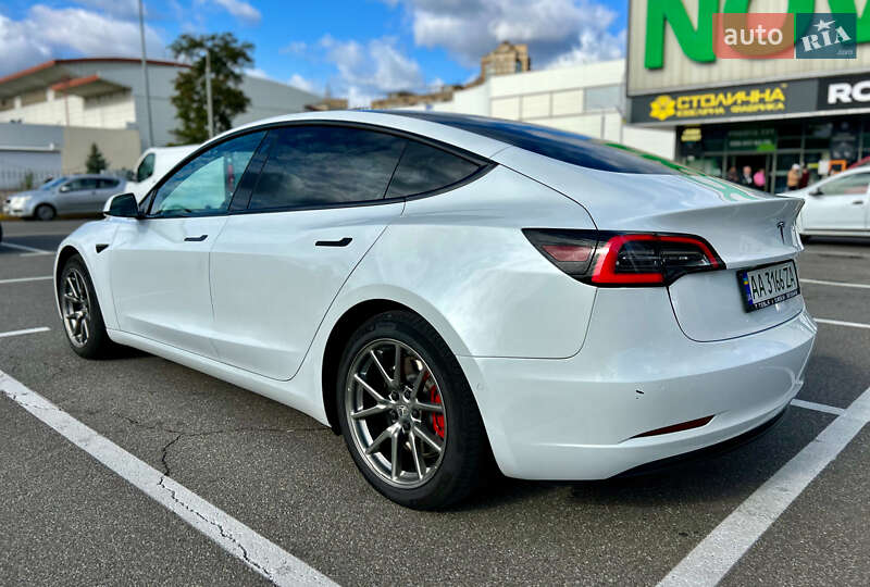 Седан Tesla Model 3 2019 в Киеве