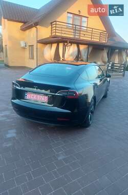 Седан Tesla Model 3 2021 в 