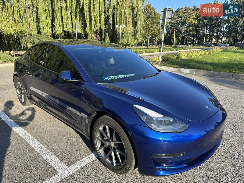 Седан Tesla Model 3 2023 в Сумах