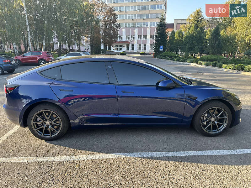 Седан Tesla Model 3 2023 в Сумах