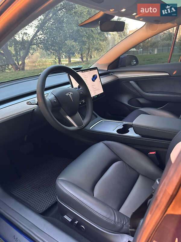 Седан Tesla Model 3 2023 в Сумах