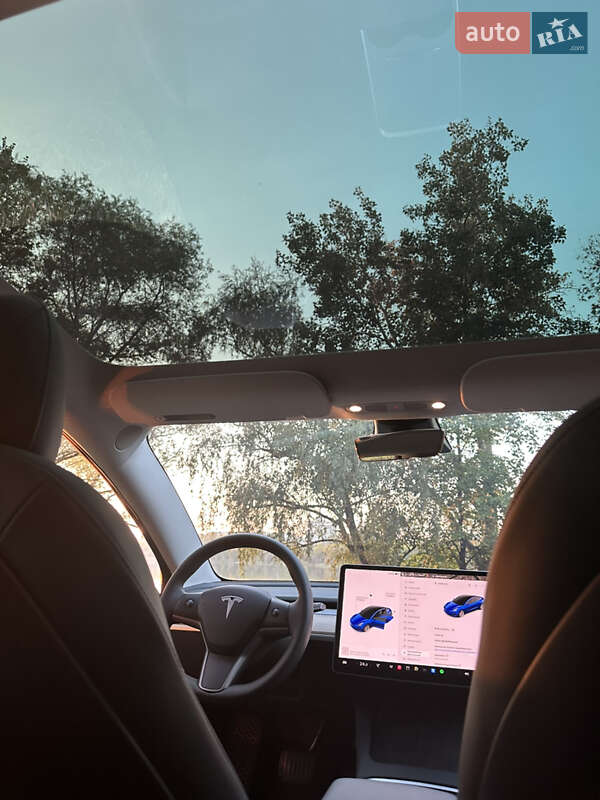 Седан Tesla Model 3 2023 в Сумах