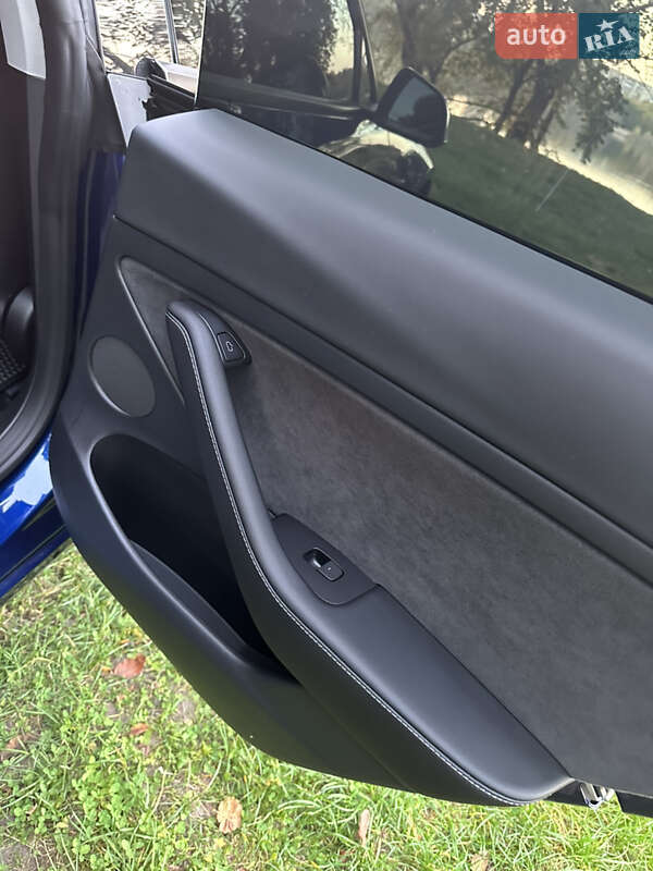Седан Tesla Model 3 2023 в Сумах
