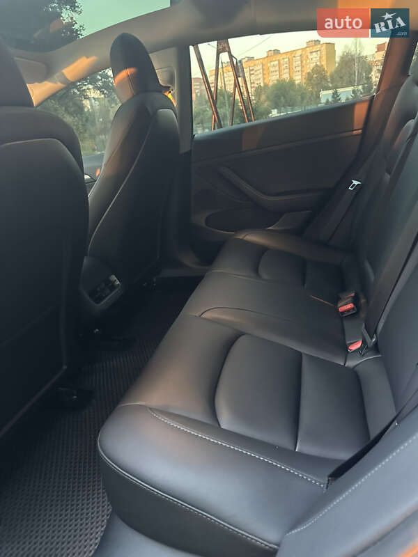 Седан Tesla Model 3 2023 в Сумах