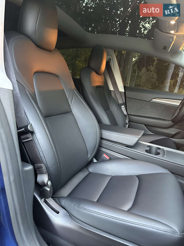 Седан Tesla Model 3 2023 в Сумах