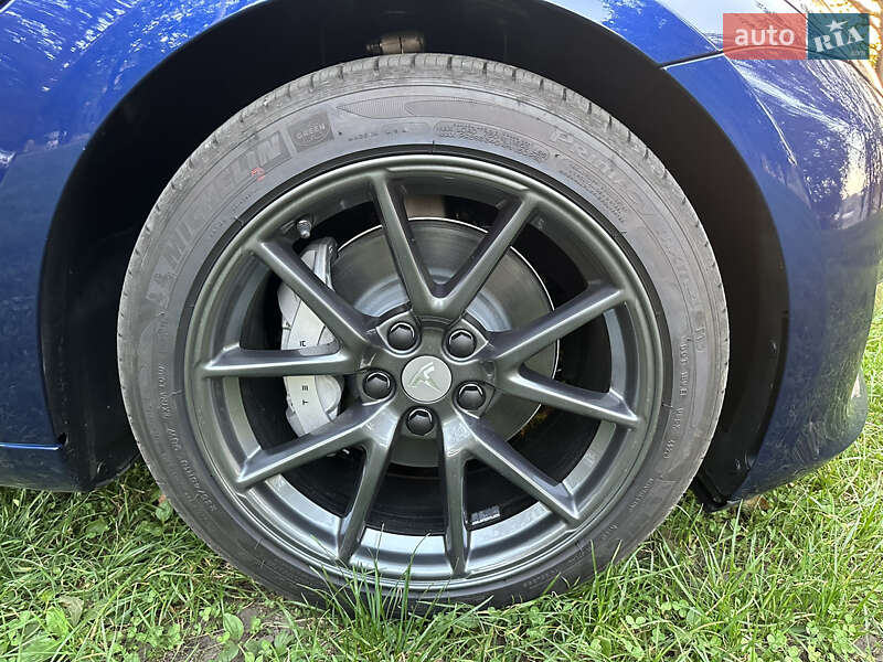 Седан Tesla Model 3 2023 в Сумах