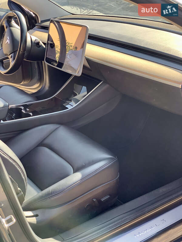 Седан Tesla Model 3 2018 в Белой Церкви