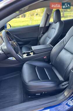 Седан Tesla Model 3 2019 в 
