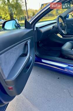 Седан Tesla Model 3 2019 в 