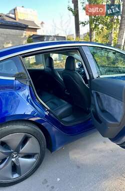 Седан Tesla Model 3 2019 в 