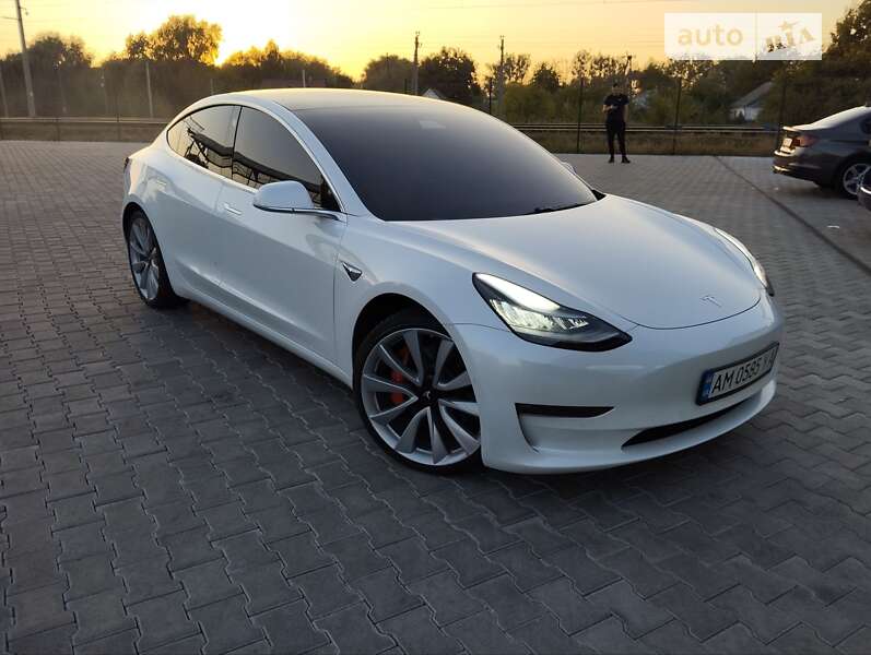 Седан Tesla Model 3 2019 в Звягеле