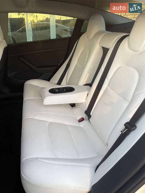 Седан Tesla Model 3 2022 в Днепре