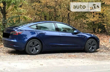 Седан Tesla Model 3 2021 в Киеве